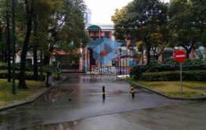 上海理工大学第五食堂门口