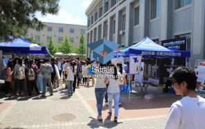 东北大学学生活动中心门口