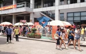 上海电机学院闵行校区学生食堂门口